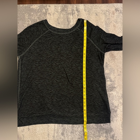 NWT Market & Spruce Zebra Print Long Sleeve Top - Black and Gray - Picture 6 of 7